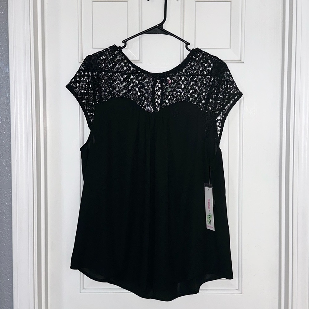 💋 Laced Blouse